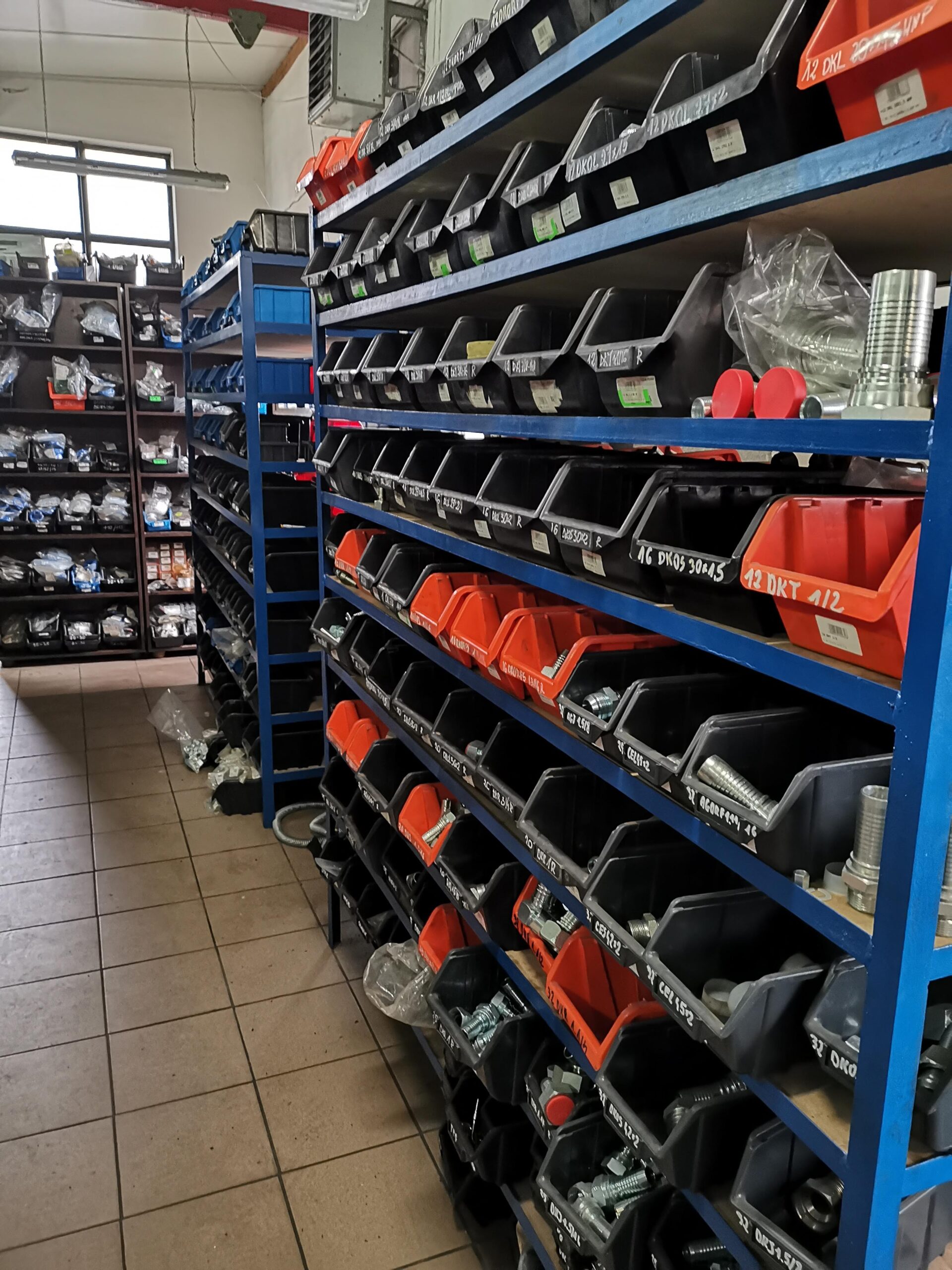 Asortyment węży, złączek i elementów hydrauliki w HYDREX