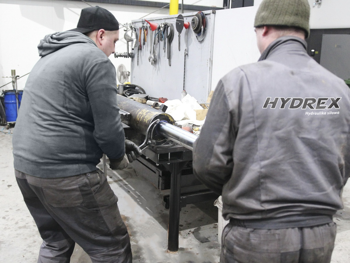 Naprawa siłowników hydraulicznych w warsztacie HYDREX